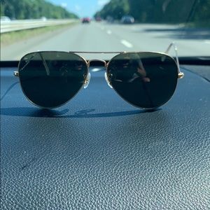 Slightly broken polarized ray ban aviators